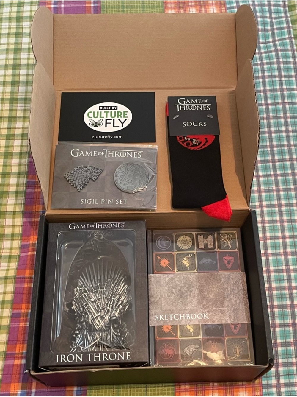 Game of Thrones Collectible Gift Set Socks, Iron Throne, pins & sketch book NIB